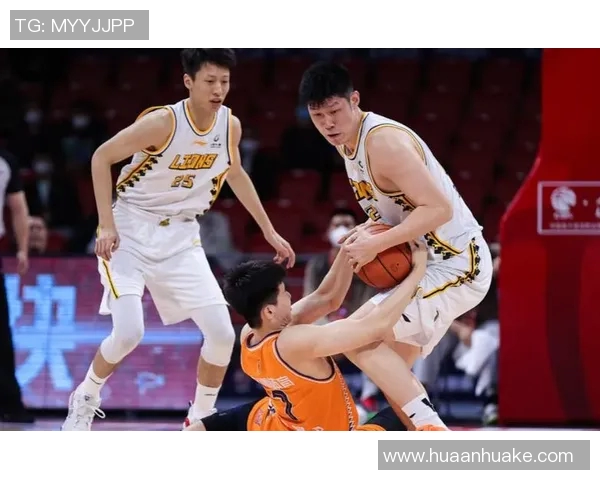 广州官宣签约三双王富兰克林同时裁掉沃伦与麦考尔引发关注